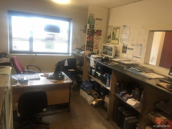MOT STATION.CAR GARAGE /WORKSHOP.VEHICLE REPAIRS BUSINESS.BATHGATE.WESTLOTHIAN.SCOTLAND Photo 6