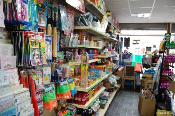 SWEETS / CARDS / TOYS / GIFTS AND MUCH MORE MAIN ROAD POSITION CLOSE TO SCHOOLS SEAHAM HARBOUR Photo 6