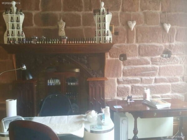 Established Nail Salon in a Prime Location with Potential Growth Photo 6