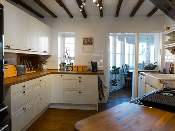 ORGANIC DELI & GROCERY STORE WITH 3 STOREY CHARACTER PROPERTY Photo 6
