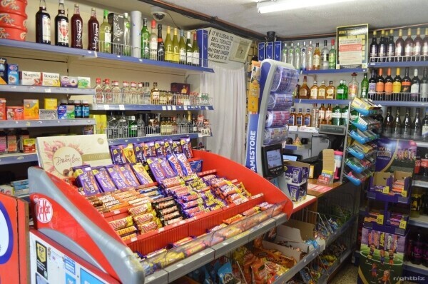 Established Double door spacious prominent location off licence in Stratford Photo 6