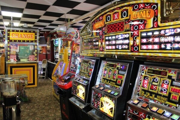 3 BUSINESSES IN 1 / AMUSEMENT ARCADE / CAFE and ICE CREAM PARLOUR / GIFT AREA ONLY 1 IN RESORT Photo 6