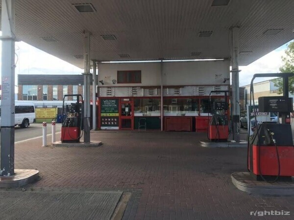 *TEXACO PETROL STATION FOR RENT* With 4 x Filling Pumps - Double Sided *With Convince Store* Photo 6
