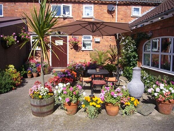 EXCEPTIONAL 7 BEDROOM HOTEL - LEICESTERSHIRE/WARWICKSHIRE BORDER Photo 6