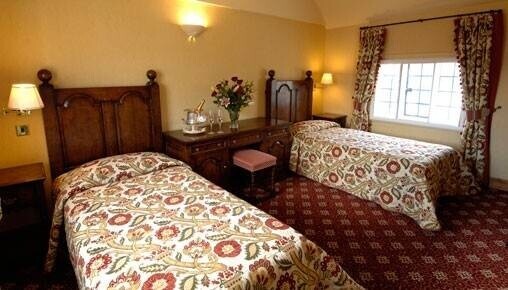 Beautiful Hotel & Restaurant Offering The Finest Dining Photo 6