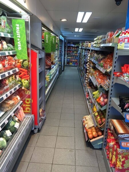 Convenient Store Under offer in Wokingham Freehold Photo 6