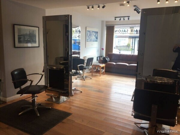 FREEHOLD HAIR SALON WITH ACCOMMODATION, KENT Photo 6