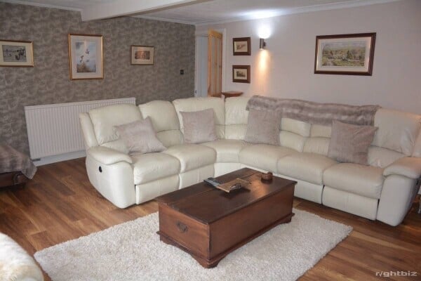 Established Quality Ladies Dress Agency Business for sale with 2 bedroom living accommodation Photo 6