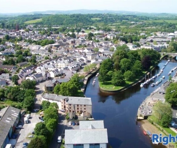 Under Offer: Popular South-Hams Licensed Cafe and Bistro For Sale in Totnes Photo 6