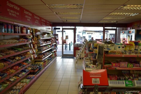 Exclusive to the market, this busy hidden gem is located in Wednesfield, Wolverhampton £8k PW Taking Photo 6