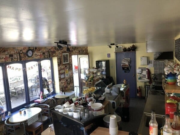 Established sandwich shop in a prime location in a thriving market town with potential for growth. Photo 6