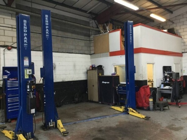 Highly Reputable Garage/MOT and Service Centre Photo 6