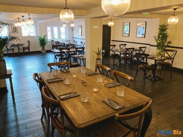 Amazing refurbished modern restaurant, potential to increase opening times and revenue. Photo 6