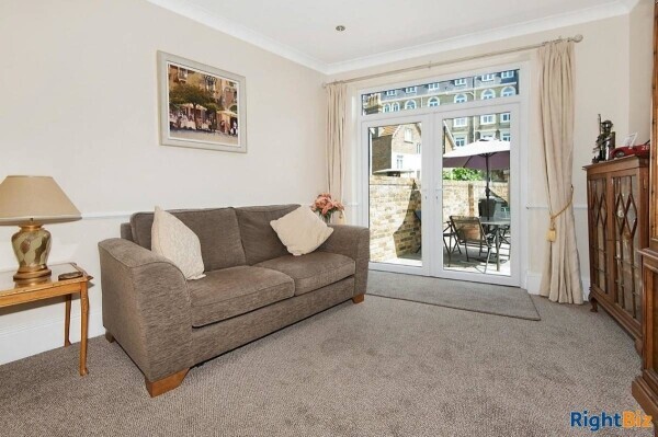 Fantastic 7 bedroom Guest House - semi-detached for sale In Broadstairs, Kent Photo 6