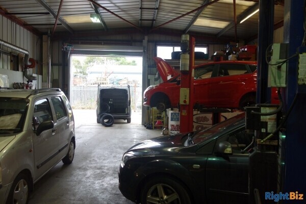REPUTABLE, IDEALLY LOCATED MOT AND REPAIR CENTRE Photo 6