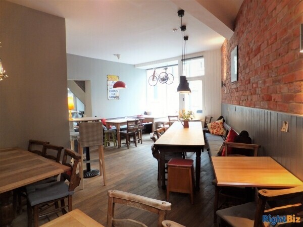 Established Cafe w/Accommodation in beautiful Derbyshire Peak District village Photo 6