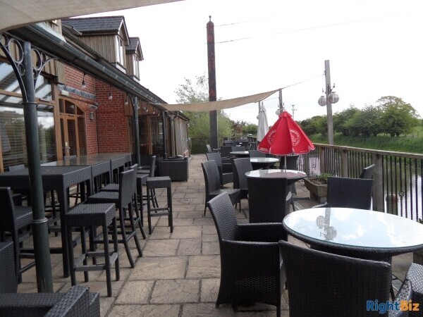 Wiltshire Canal Side Public House Photo 6