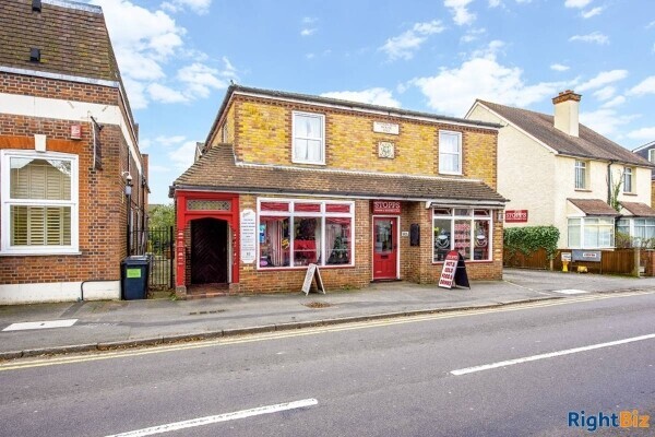 Dancewear and School Uniform Business for sale with Accommodation and parking. Photo 6