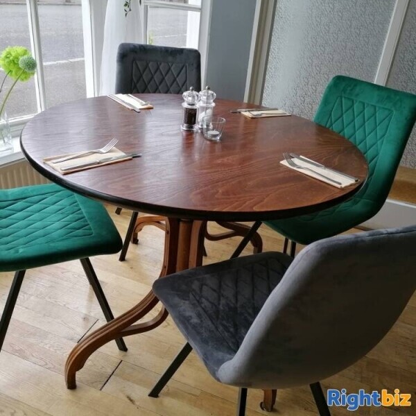 Reputable Contemporary restaurant in Woburn, Bedfordshire. Photo 6