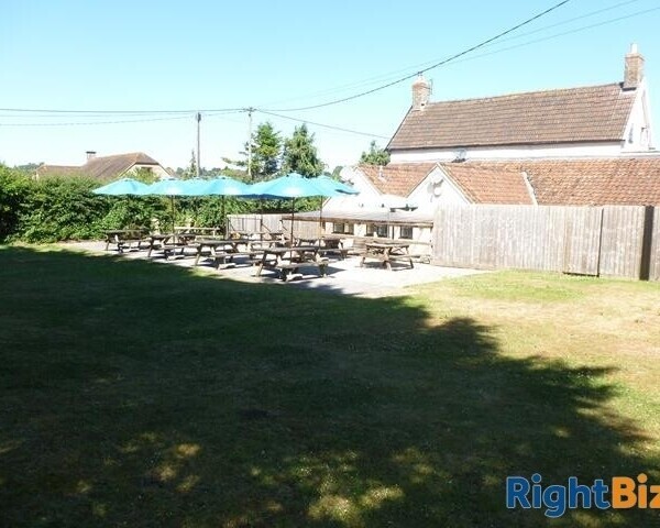 Popular leasehold Free house near to Frome Somerset with lovely beer garden Photo 6