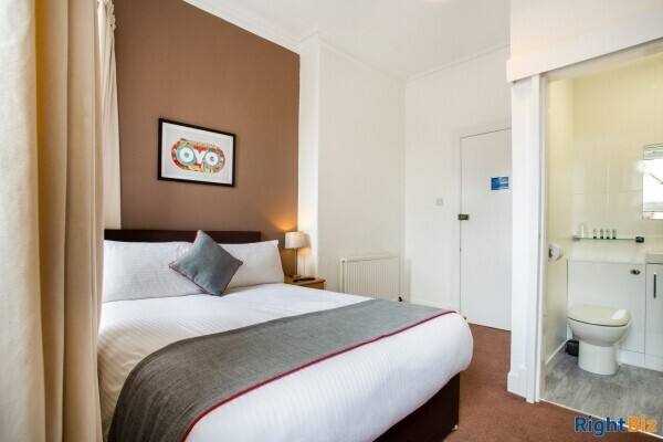 Corner Hotel for Sale - Well presented town centre Hotel for sale in golfing Mecca Photo 6