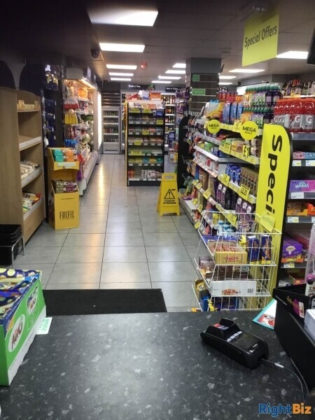 Well Fitted Self Service Convenience Store Photo 6
