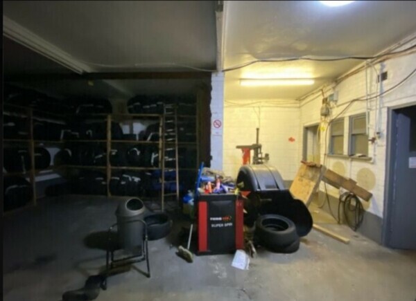 Hand Car Wash Valeting Business,Tyre shop and MOT Mechanic included in a prime location. Photo 6