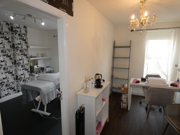 Tanning & Beauty Boutique For Sale Stockport Greater Manchester Photo 6
