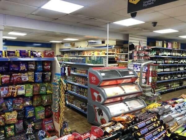 Convenience & Off Licence with 5 Bed Property Sales £16,000 Weekly Photo 6