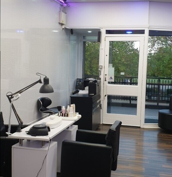 Beauty salon for sale Photo 6