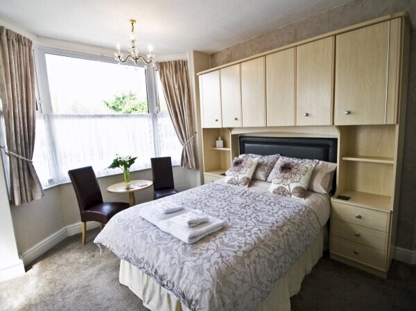 LINCOLNSHIRE COAST - ESTABLISHED PROFIT MAKING 8 BEDROOM GUESTHOUSE Photo 6