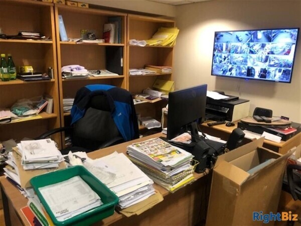 Under Offer: Supermarket/Convenience Store in Affluent Location Tamworth, West Midlands Photo 6