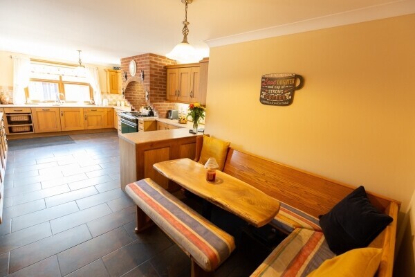 UNDER OFFER - Profitable Boarding Kennels with Superb Family Home in 2.5 acres, Central Scotland Photo 6