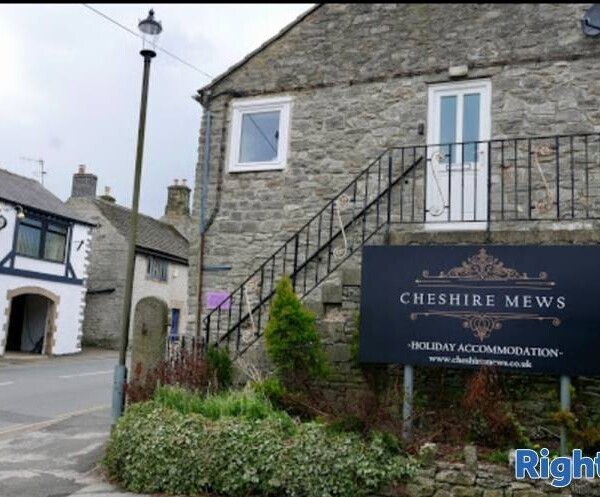 CHARMING FREEHOLD HOLIDAY LETS IN CASTLETON TOWN CENTRE Photo 6