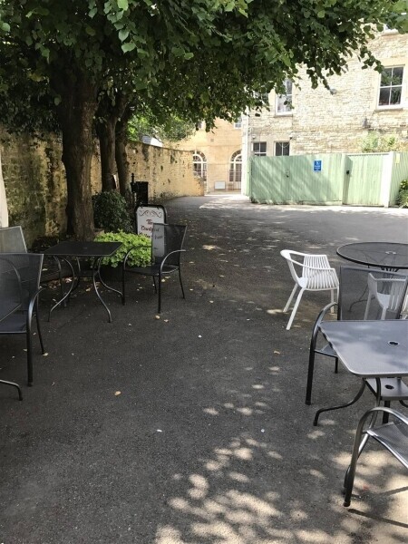 CHARMING COURTYARD COFFEE SHOP IN BRACKLEY TOWN CENTRE Photo 6
