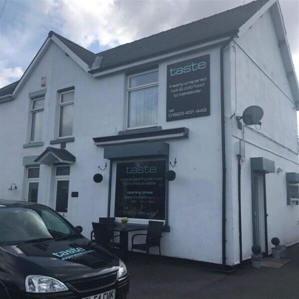 FREEHOLD SANDWICH BAR WITH PRIVATE APARTMENT IN KIRKBY IN ASHFIELD Photo 6