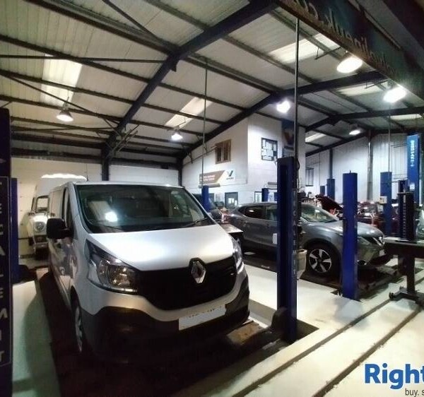 Well-established Garage with repeated custom Photo 6