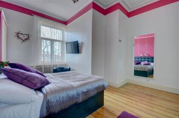 Hotel & Guest Houses For Sale in Whitby Photo 6