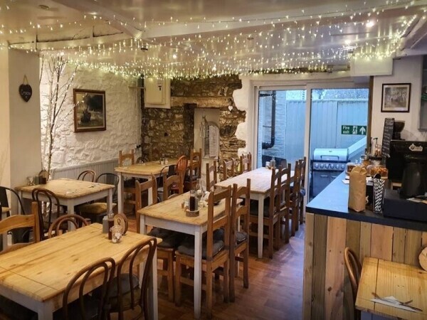 Extremely successful restaurant in a thriving seaside village. Photo 6