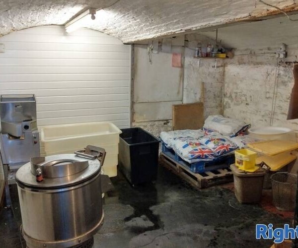 Traditional Fish & Chips Shop With 2 Bed Flat Photo 6