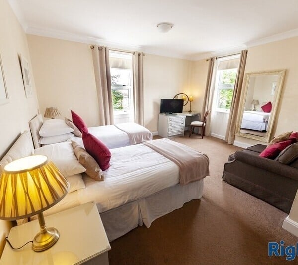 Highly Attractive 13-Bedroom Hotel Situated in Arisaig Photo 6