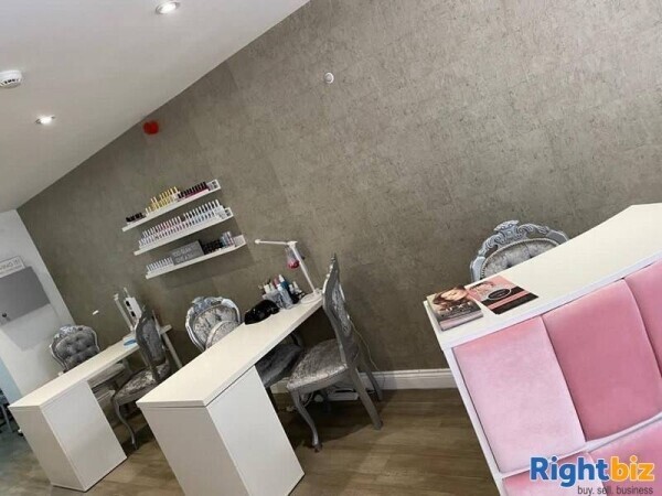 Newly established beauty salon business for sale. Photo 6