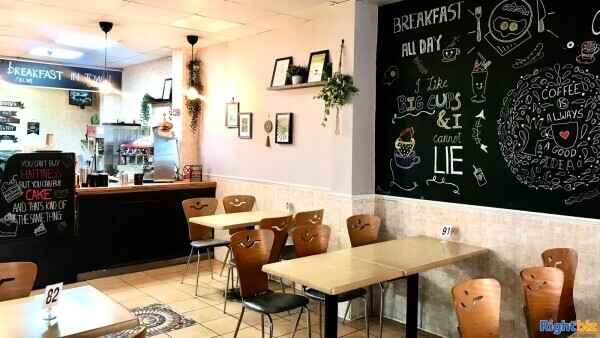 Busy Cafe/Restaurant for sale (120 seats), located on high street, with a large 2 bedroom flat Photo 6