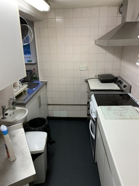 SHOP PREMISES prime central location WOTTON-UNDER-EDGE Photo 6
