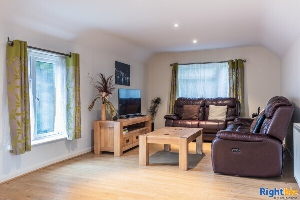 Post Office/Retail with Modern 2 Bedroom Flat Photo 6