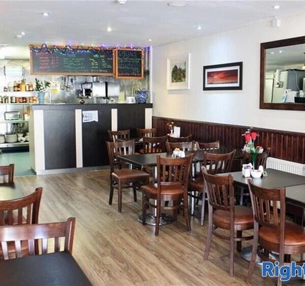 MONMOUTHSHIRE - BUSY TOWN CENTRE CAFE RESTAURANT Photo 6