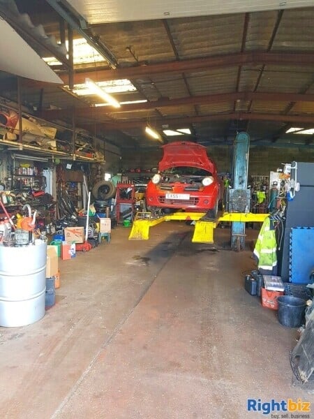 Freehold Petrol station and Car Garage with House in Woodhall Spa Lincolnshire Photo 6
