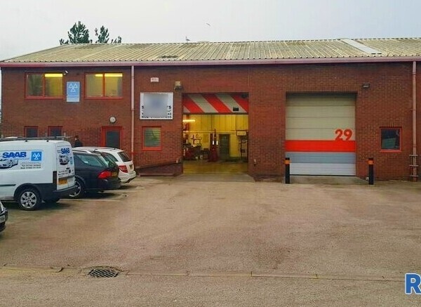 Freehold: Established Spacious Car Garage and Mot testing Centre in Prime Location, Vehicle Repair Photo 6