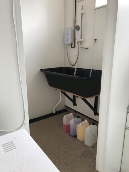 Profitable, Well Equipped Dog Grooming Parlour Salon Photo 6