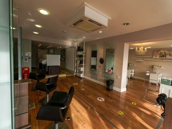 Extremely well established Hair & Beauty Salon for sale Photo 6